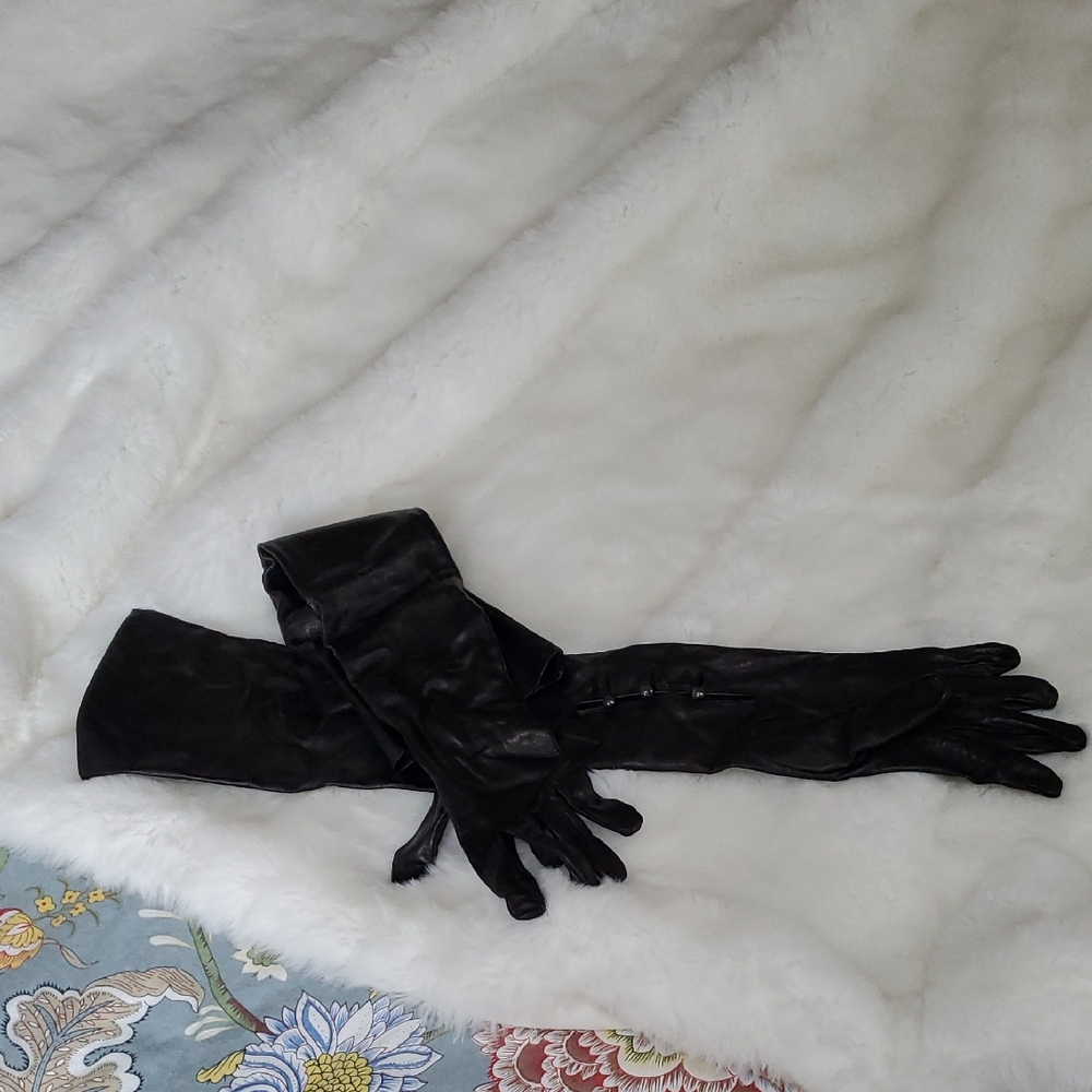 Elegant Black Leather Gloves..made In ITALY